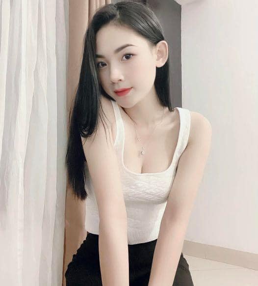 Hình Ảnh Cô Gái Cầm Hoa Nghệ Thuật, Xã Hội Và Luật Pháp Trong Thế Giới Hiện Đại